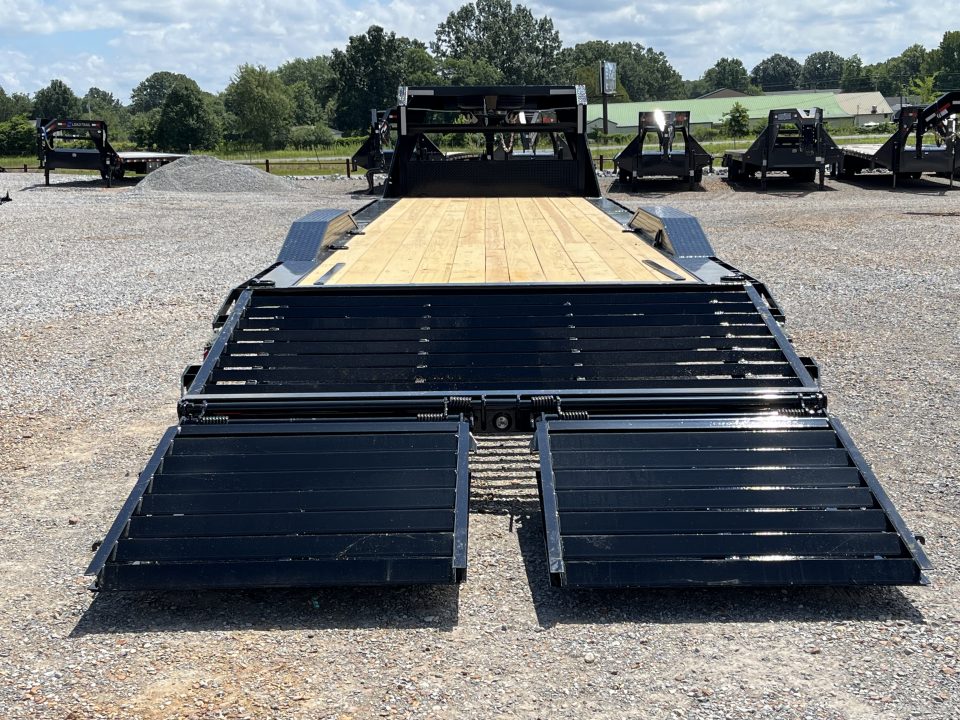 New 2027 MAXXD Gooseneck Trailer | 102" x 32' 18K GVWR