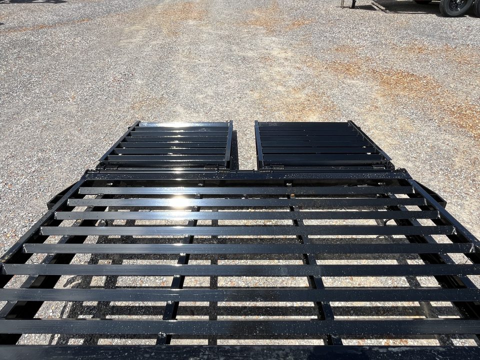 New 2027 MAXXD Gooseneck Trailer | 102" x 32' 18K GVWR