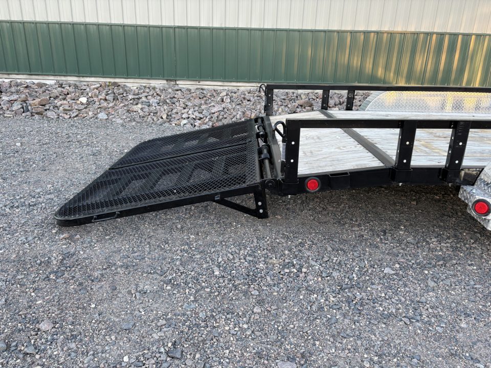 New 2027 PJ 16'x83" Tandem Utility - HD Gate
