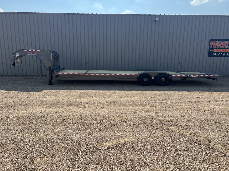 New 2026 Midsota 32' Gooseneck Hydraulic Tail Equipment Trailer