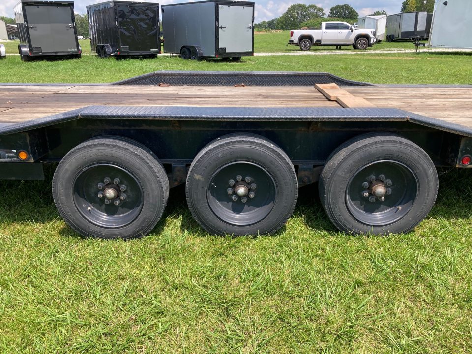 Used 2022 Load Trail 102x40 TRIPLE 21K GN W/ DRIVE OVER FENDERS, 2' DOVE & SLIDE IN RAMPS Car Hauler