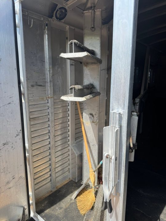 Used 1998 4-Star Trailers 3H WEEKENDER Horse Trailer