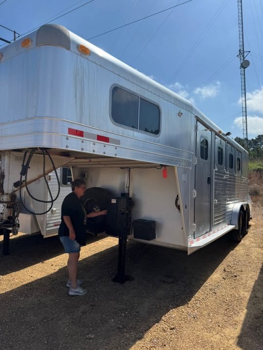 Used 1998 4-Star Trailers 3H WEEKENDER Horse Trailer