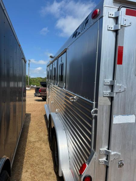 Used 1998 4-Star Trailers 3H WEEKENDER Horse Trailer