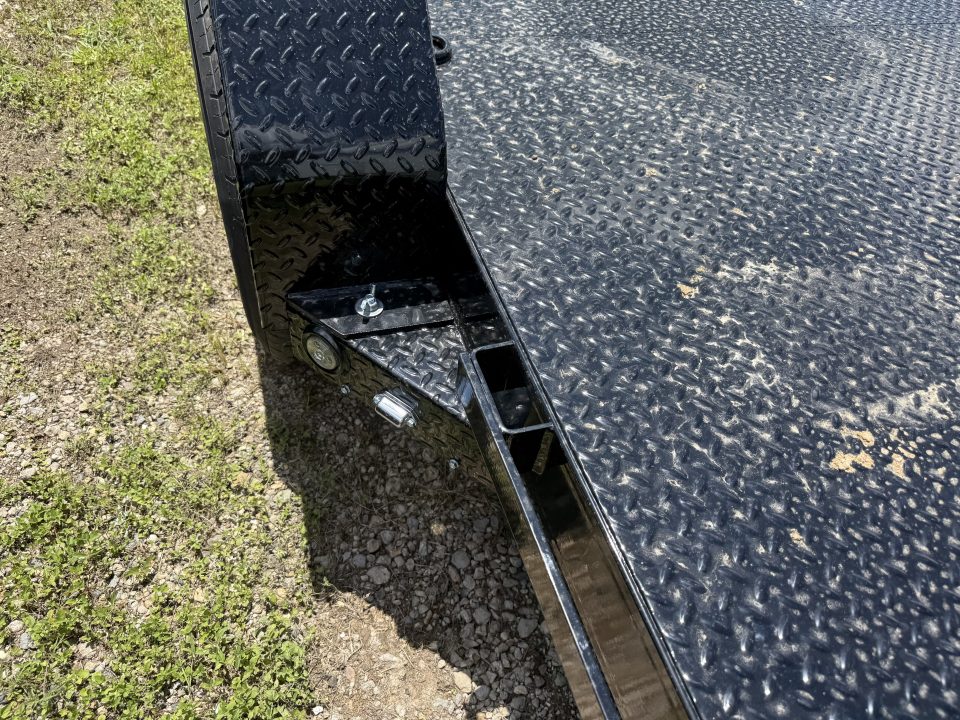 New 2027 MAXX-D C5X8324 Car Hauler