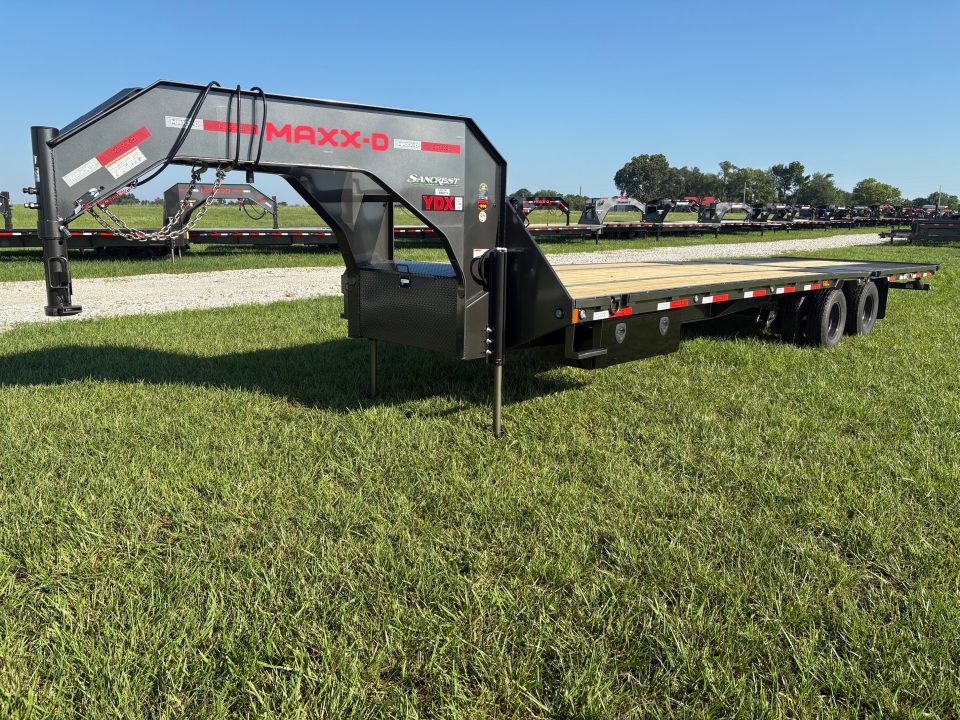 New 2027 MAXX-D 102x32 Tandem 25K GN Hydrotail W/12' Tail & Blackwood Runners