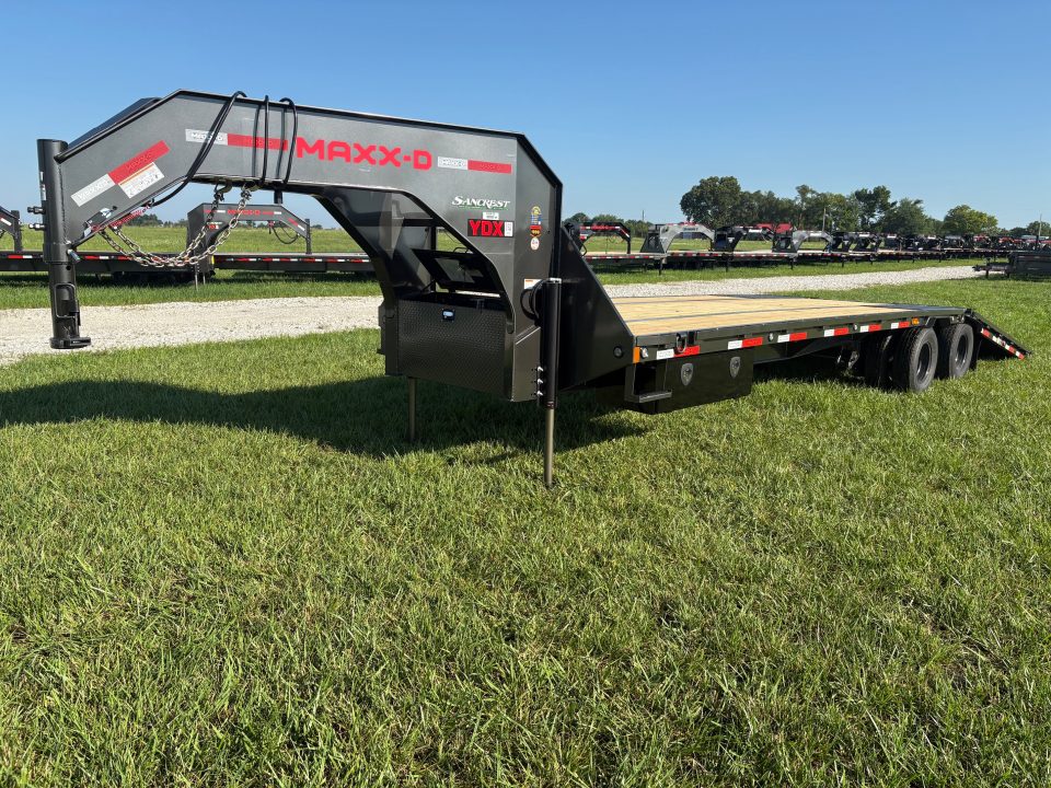 New 2027 MAXX-D 102x32 Tandem 25K GN Hydrotail W/12' Tail & Blackwood Runners