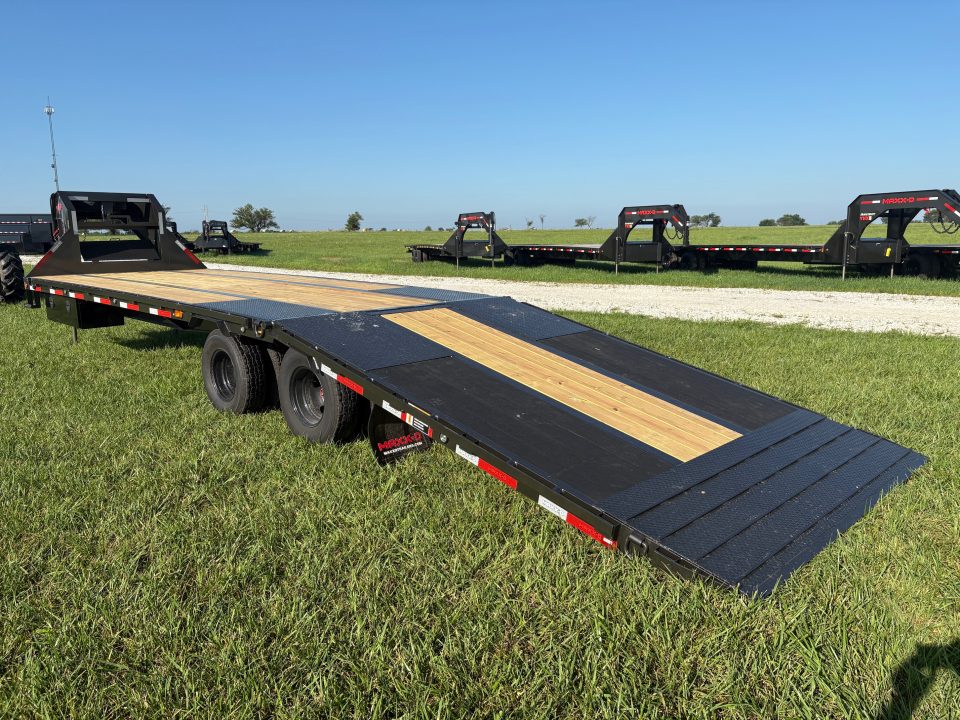 New 2027 MAXX-D 102x32 Tandem 25K GN Hydrotail W/12' Tail & Blackwood Runners