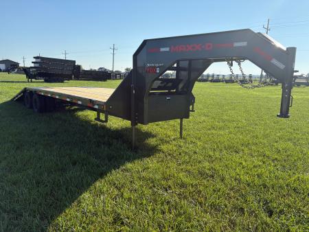 New 2027 MAXX-D 102x32 Tandem 25K GN Hydrotail W/12' Tail & Blackwood Runners