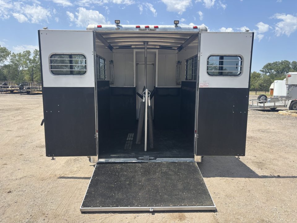 Used 2005 Sundowner 2 Horse Trailer