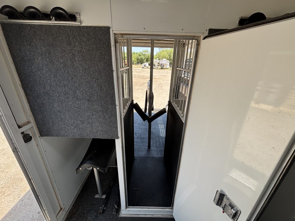 Used 2005 Sundowner 2 Horse Trailer