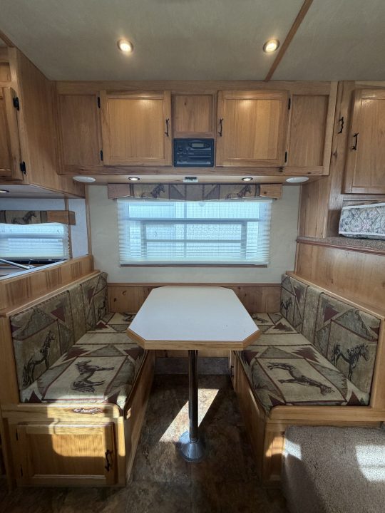 Used 2005 Exiss 4 Horse Gooseneck Living Quarters Horse Trailer