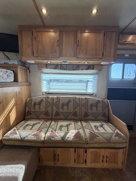 Used 2005 Exiss 4 Horse Gooseneck Living Quarters Horse Trailer