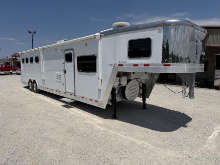 Used 2005 Exiss 4 Horse Gooseneck Living Quarters Horse Trailer
