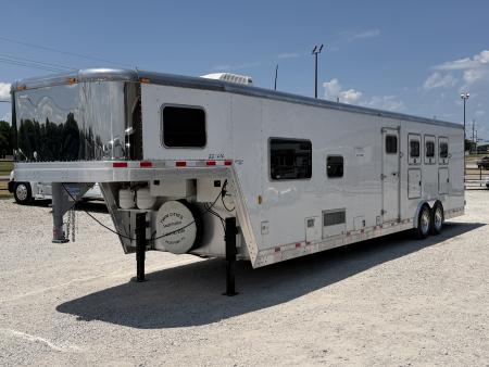Used 2005 Exiss 4 Horse Gooseneck Living Quarters Horse Trailer