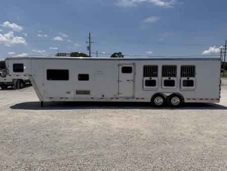 Used 2005 Exiss 4 Horse Gooseneck Living Quarters Horse Trailer
