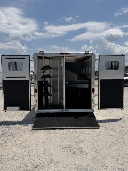 Used 2005 Exiss 4 Horse Gooseneck Living Quarters Horse Trailer