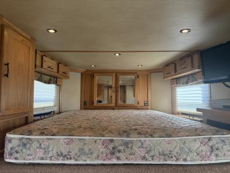Used 2005 Exiss 4 Horse Gooseneck Living Quarters Horse Trailer