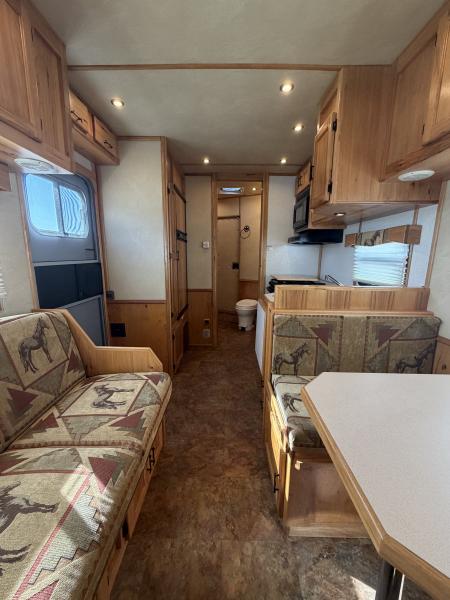 Used 2005 Exiss 4 Horse Gooseneck Living Quarters Horse Trailer