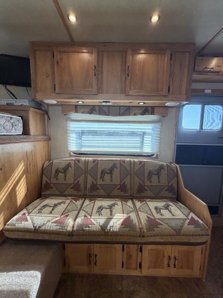 Used 2005 Exiss 4 Horse Gooseneck Living Quarters Horse Trailer