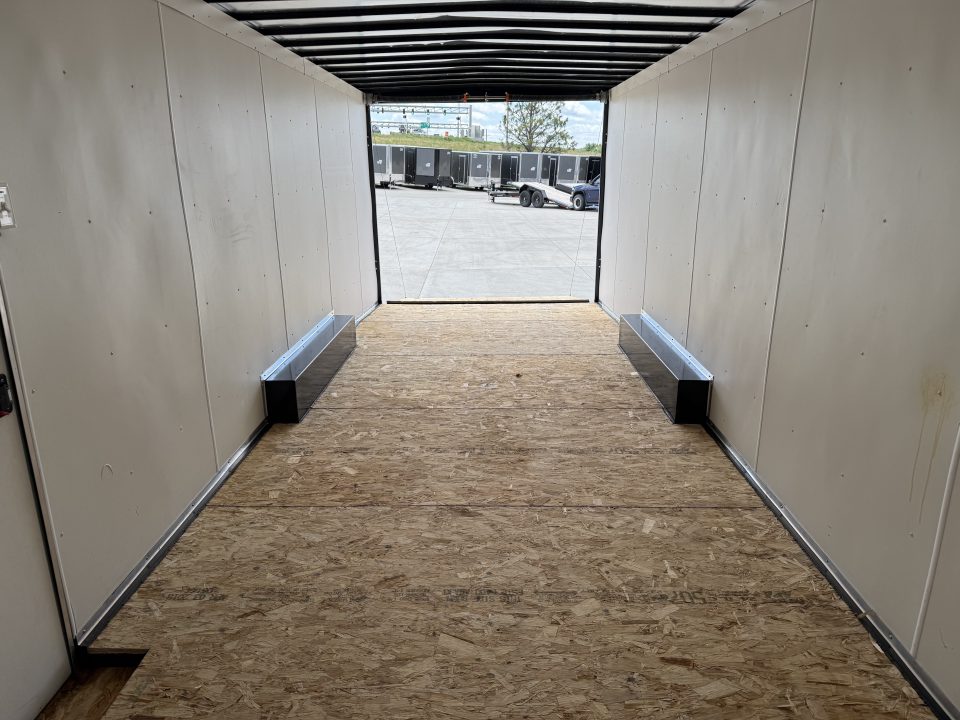 Used 2018 AERO 8.5x24+2V Cargo / Enclosed Trailer