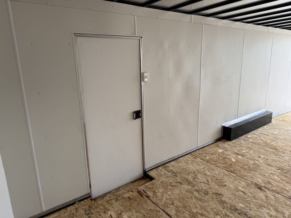 Used 2018 AERO 8.5x24+2V Cargo / Enclosed Trailer