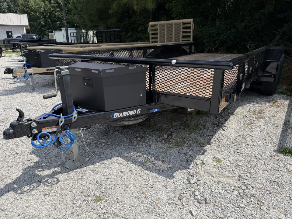 New 2027 Diamond C 83x18' Utility, 2 6K Axles, Mesh Sides TUT206