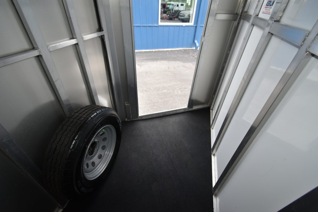 Used 2022 Merhow Trailers 2 horse bp Bronco Horse Trailer