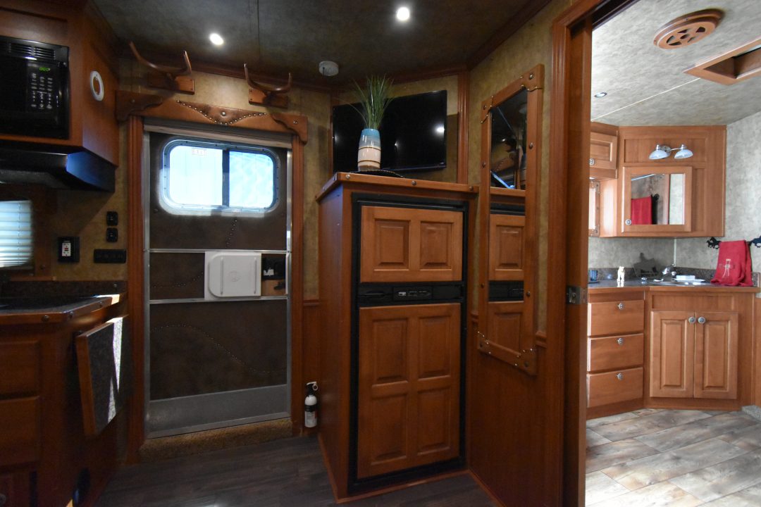 Used 2014 Kiefer Manufacturing Genesis Horse Trailer