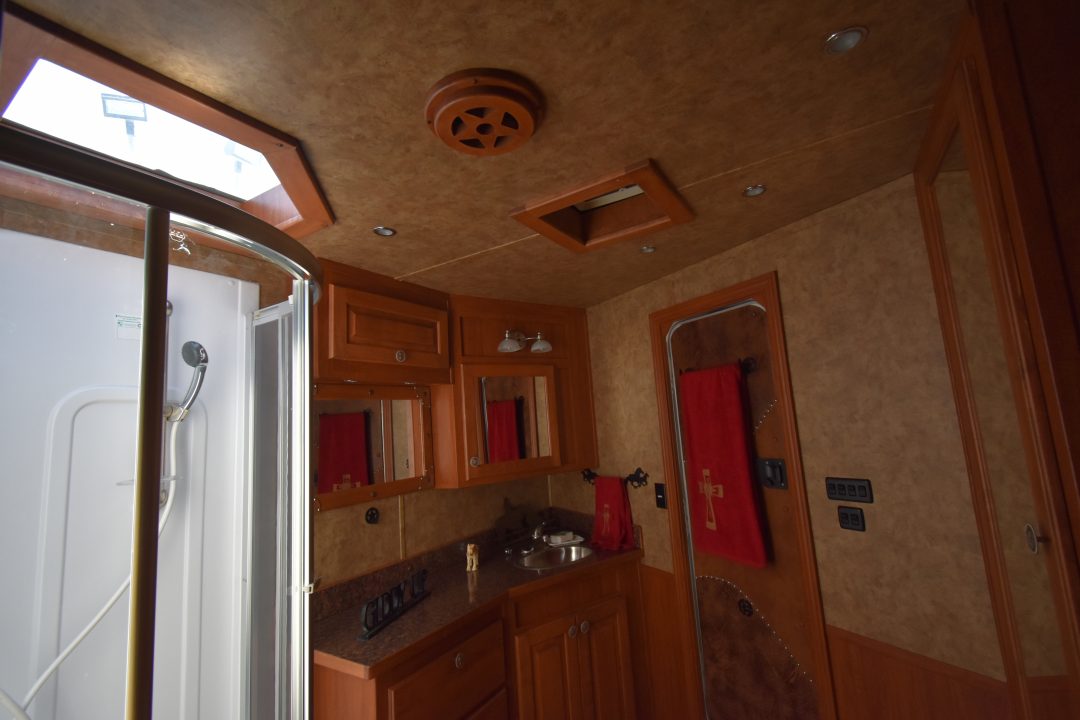 Used 2014 Kiefer Manufacturing Genesis Horse Trailer