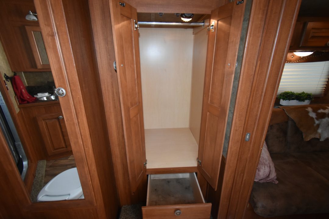 Used 2014 Kiefer Manufacturing Genesis Horse Trailer