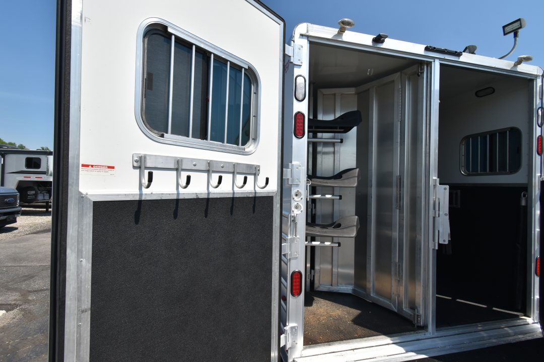 Used 2014 Kiefer Manufacturing Genesis Horse Trailer
