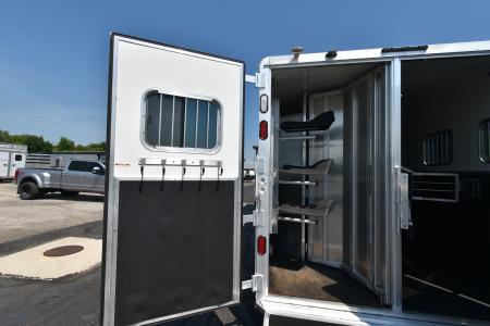 Used 2014 Kiefer Manufacturing Genesis Horse Trailer