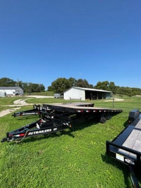 New 2026 PJ Trailers T8 22' DECKOVER Tilt Trailer w/ Winch Plate Equipment Trailer