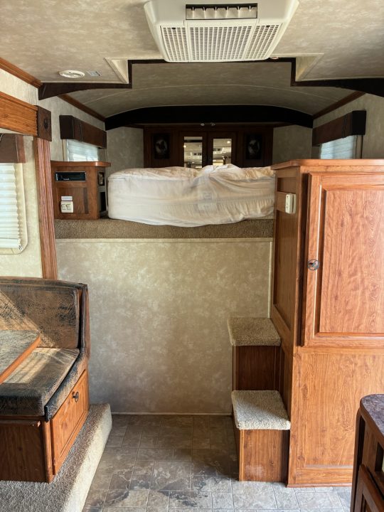 Used 2007 Circle J 4H LQ Horse Trailer