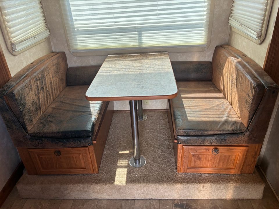 Used 2007 Circle J 4H LQ Horse Trailer