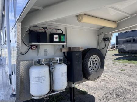 Used 2007 Circle J 4H LQ Horse Trailer