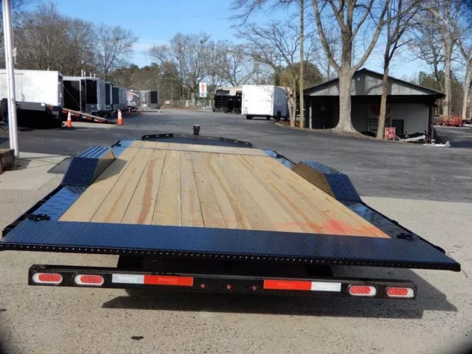 New 2026 Diamond C 8.5X22' Equipment, Max Width Tilt, HXD207