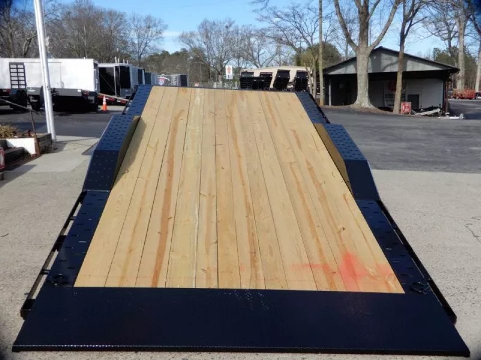 New 2026 Diamond C 8.5X22' Equipment, Max Width Tilt, HXD207