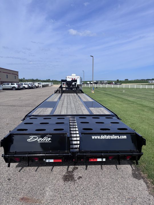 New 2026 Delta Mfg 210GN 32' x 8'6" Flatbed Trailer