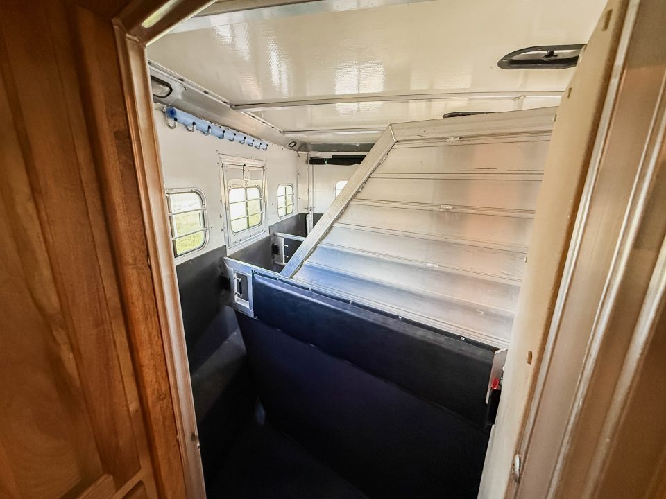 Used 2003 Hart Trailer U3HG - LQ Horse Trailer