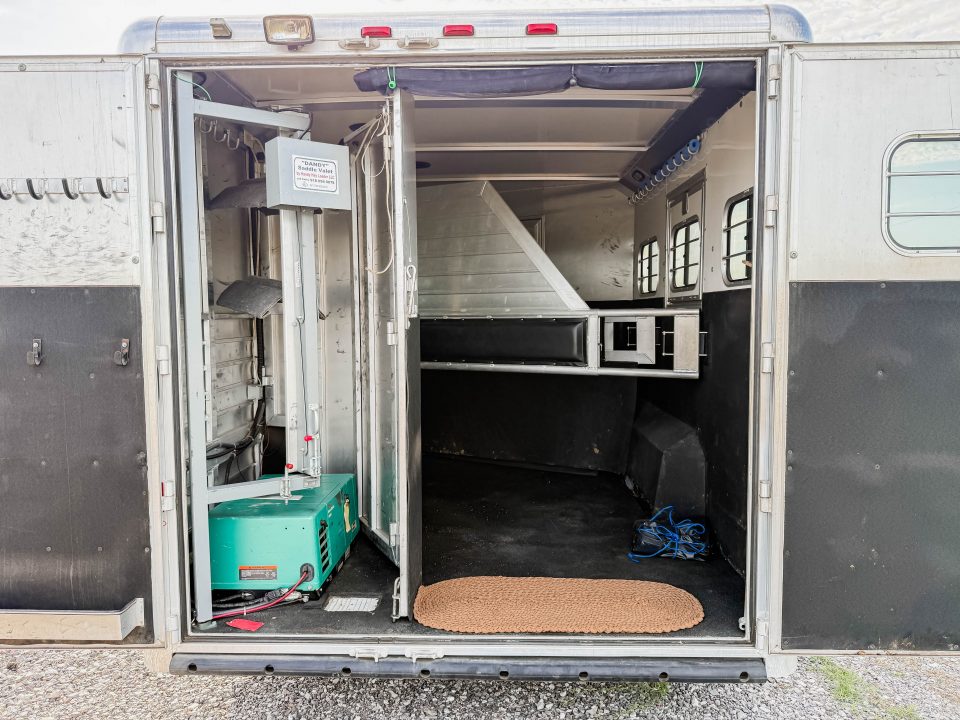 Used 2003 Hart Trailer U3HG - LQ Horse Trailer