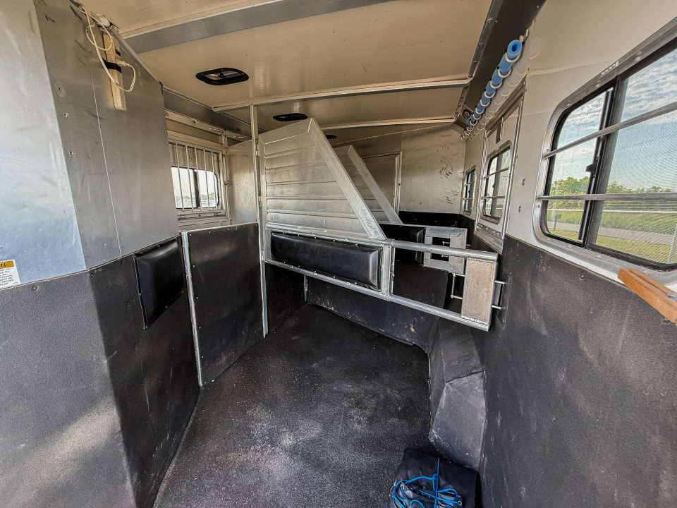 Used 2003 Hart Trailer U3HG - LQ Horse Trailer