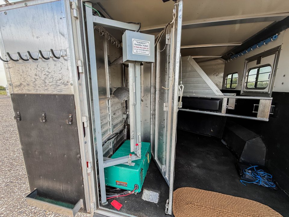 Used 2003 Hart Trailer U3HG - LQ Horse Trailer
