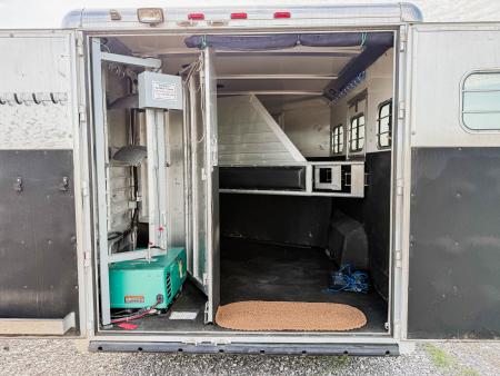 Used 2003 Hart Trailer U3HG - LQ Horse Trailer