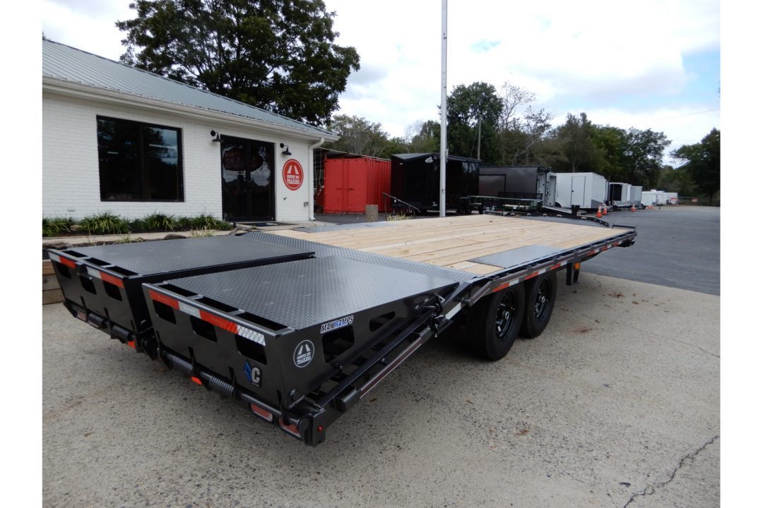 New 2026 Diamond C 8.5x24' Equipment, Deckover w/Dove & Ramps DEC207
