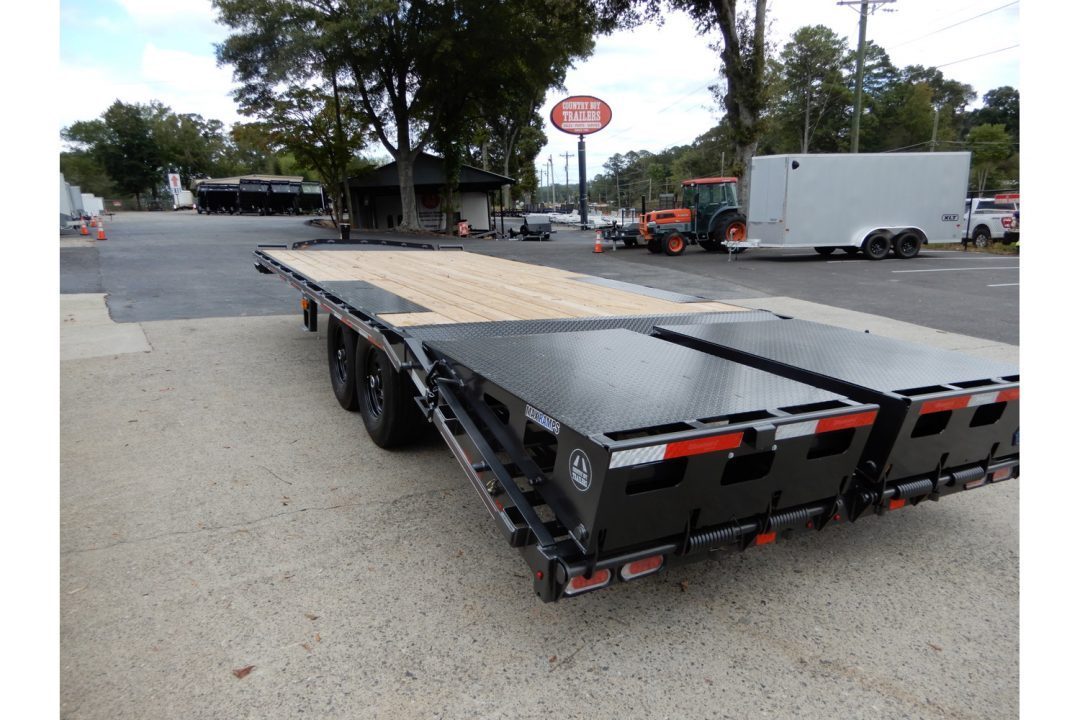 New 2026 Diamond C 8.5x24' Equipment, Deckover w/Dove & Ramps DEC207