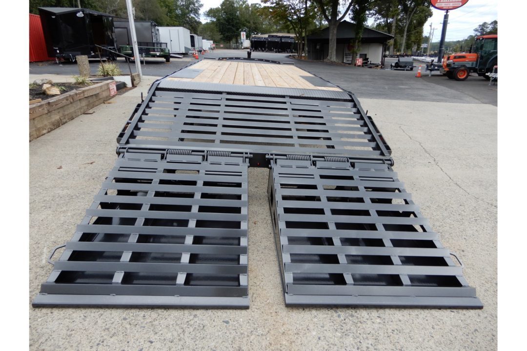 New 2026 Diamond C 8.5x24' Equipment, Deckover w/Dove & Ramps DEC207