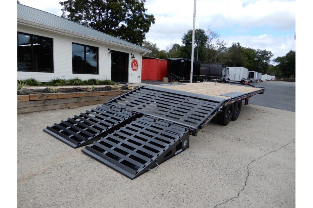 New 2026 Diamond C 8.5x24' Equipment, Deckover w/Dove & Ramps DEC207