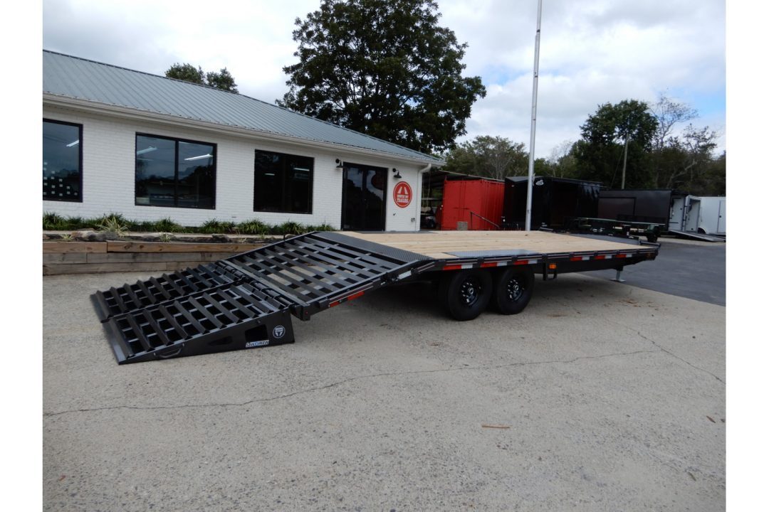 New 2026 Diamond C 8.5x24' Equipment, Deckover w/Dove & Ramps DEC207